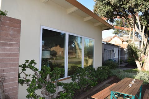 Picnic table in front overlooks the ocean and golf course - seats 6 people