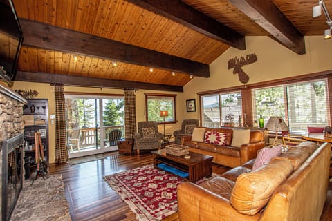 Dollar Point Coates - Living Area