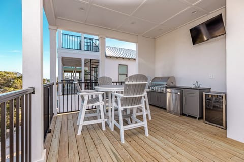 Third Floor Porch with Outdoor Kitchen