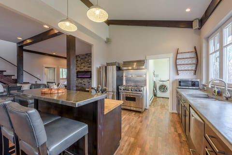 Open Concept Main Level