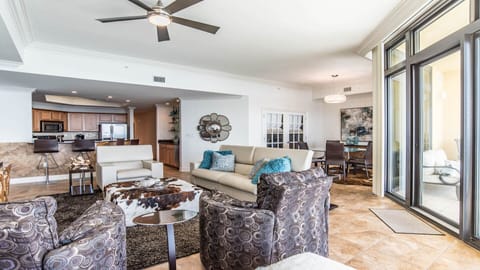 Phoenix West II 2408 Living room