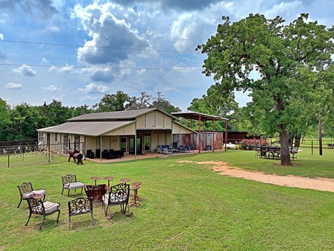 Welcome to 4D Guest Ranch Barndo!