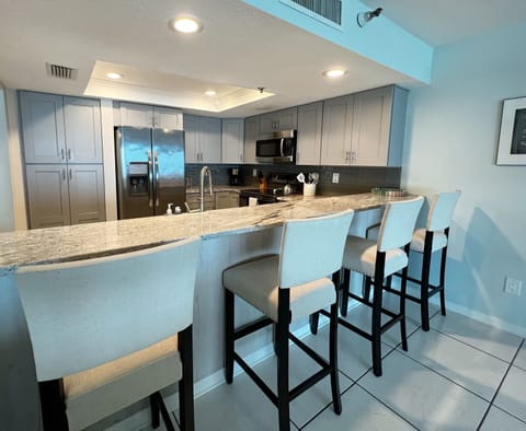 Bar stool seating right off the kitchen for catching a quick bit - Bar stool seating right off the kitchen for catching a quick bite to eat before heading back out to the beach or pool!