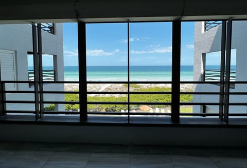 Beautiful and Spacious Balcony View Of Indian Rocks Beach and Th - Beautiful and Spacious Balcony View Of Indian Rocks Beach and The Gulf Of Mexico
