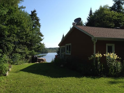 Welcome to our beautiful lakefront cottage!