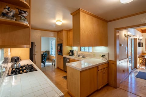 Dollar Point Lodge Kitchen Stove - Dollar Point Lodge Kitchen Stove