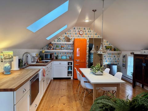 Kitchen: smeg refrig, microwave, induction stovetop, toaster, coffee, dishwasher