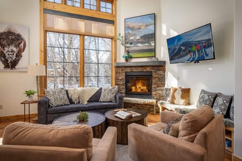 Welcome to Alpen Glow Row House 6