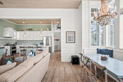 Dining Nook, 1st Floor