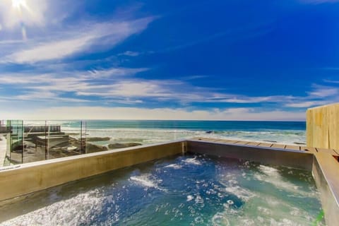 Stunning Sunset Seating Oceanfront Stainless Spa for Relaxing wh