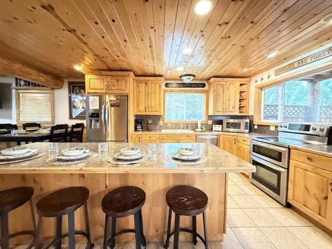 View of the Island into the large kitchen.