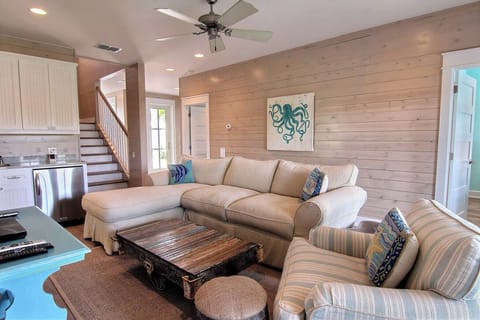 Secondary Living Room, 1st Floor