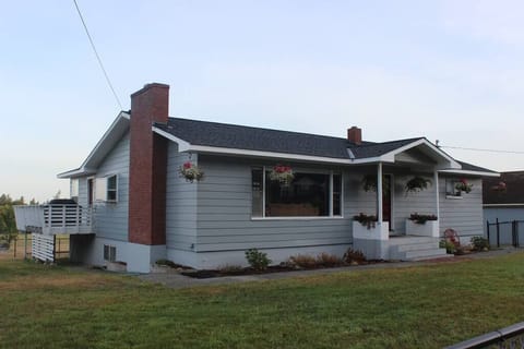 Deck in back with grill