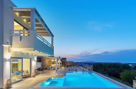 Villa outside area with private pool and big dining / bbq area