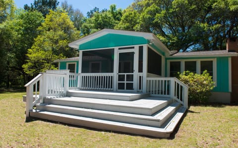 Make memories at our Sea Island Serenity cottage 2/3 bedroom and 1 bath