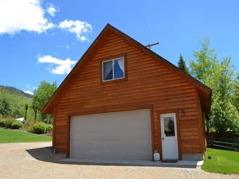 Front view of the Cool Hand Luke cabin.