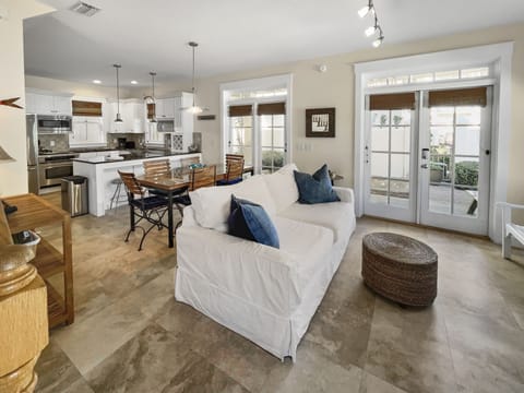 1st Floor | Living Area