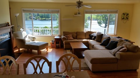 Living room tied to kitchen 