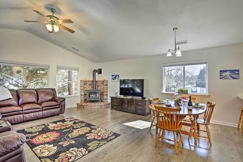 Mount Shasta Vacation Rental | 3BR | 2.5BA | 1600 Sq Ft |  Stairs Only Access