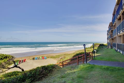 Lincoln City Vacation Rental | 2BR | 2BA | 1,280 Sq Ft | Stairs Required