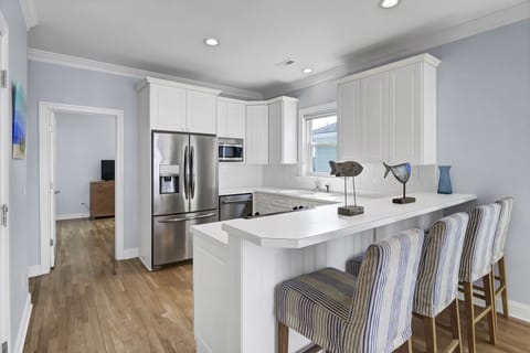 Beautiful Bright Kitchen