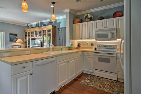 Kitchen | 2nd Floor | Cooking Basics | Ice Maker | Water Filter