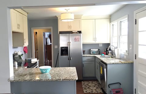 brand new kitchen! New appliances, granite countertops.