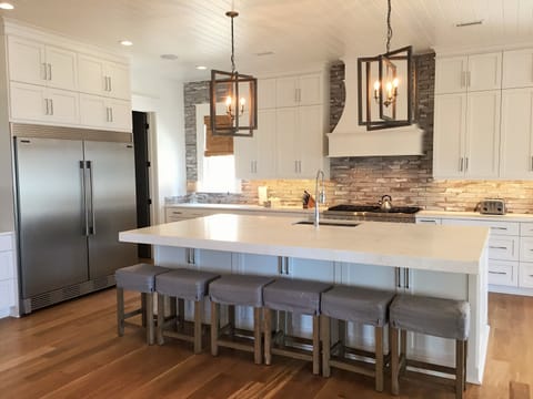 Professional, State of the Art, Gas Range Kitchen