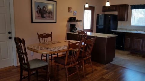 Dining Room area seats 6 people