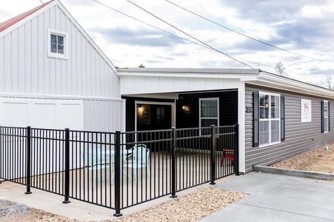 140b9a1c-629d-4e3f-a3e2-58168e52da10