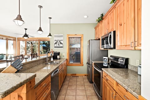 Kuerig Duo coffee maker, full size stove and frig, dish washer 