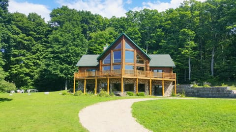 Welcome to The White Pine Lodge