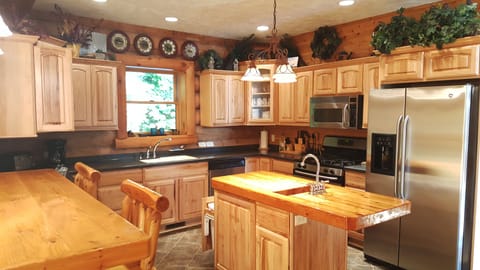 Fully equipped kitchen for all your families needs