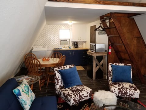 Kitchen: Hotplate, pots and pans located inside the lower cabinets.