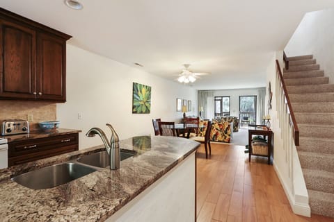 spacious living area - Kitchen