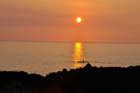 Kona Paradise Sunset & Kayaker
