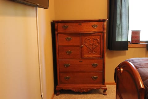 Chest of drawers in Bedroom