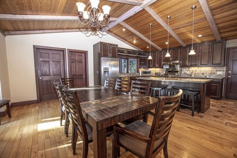 Highlands Lodge Dining Area - Highlands Lodge Dining Area