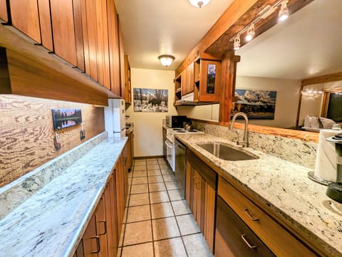 Fully stocked kitchen with everything you will need (1)