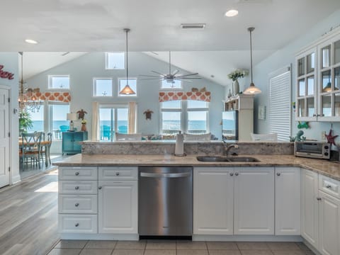 Modern Fully Equipped Kitchen