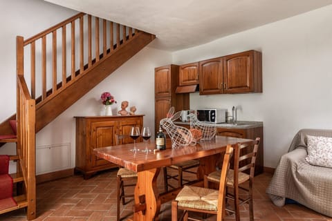 agriturismo-la-papessa-chianti-san-donato-farmhouse-rododendro-diningroom