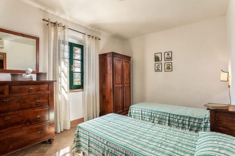 agriturismo-la-papessa-chianti-san-donato-farmhouse-azalea-bedroom