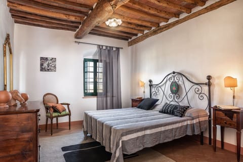 agriturismo-la-papessa-chianti-san-donato-farmhouse-azalea-bedroom