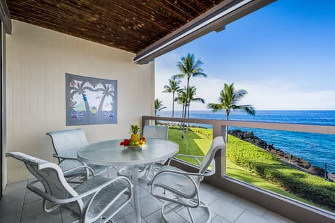 Gorgeous oceanfront private lanai