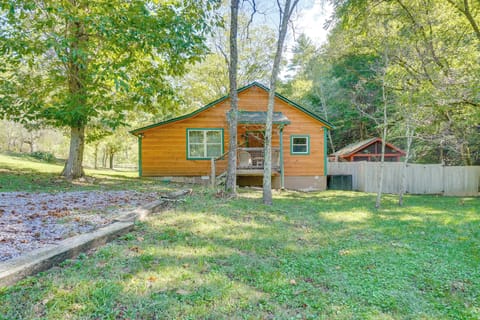 Sevierville Vacation Rental | 2BR | 1BA | 950 Sq Ft | Steps Required