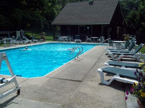 Beaver Pond Pool/clubhouse