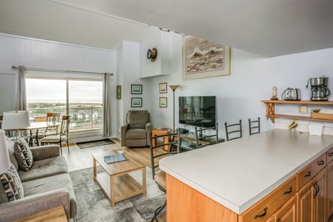 G693 4th Floor 1 Bedroom Loft No cleaning fees Apartment in Gearhart