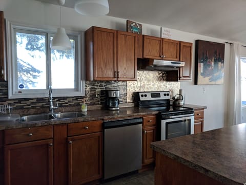 Kitchen with everything you need to help prepare a wonderful meal.