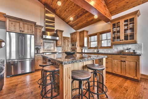 Fully Equipped Kitchen with Stainless Steel Appliances