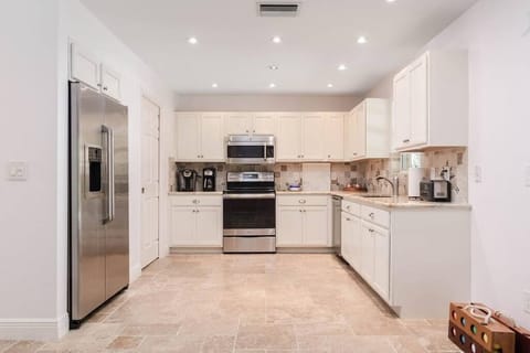 Head to the bright kitchen area fitted with everything needed to cook up a 3 course meal or just a quick snack - use the top of the line stainless steel cocker, stove, microwave, refrigerator, freezer and of course a coffee maker!